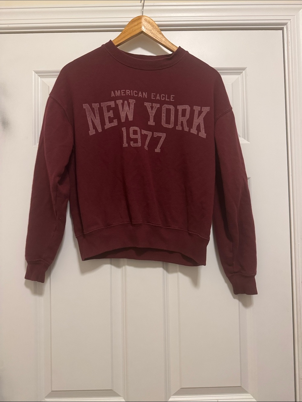 American Eagle Outfitters Maroon Crewneck Sweatshirt with 'New York 1977' Print